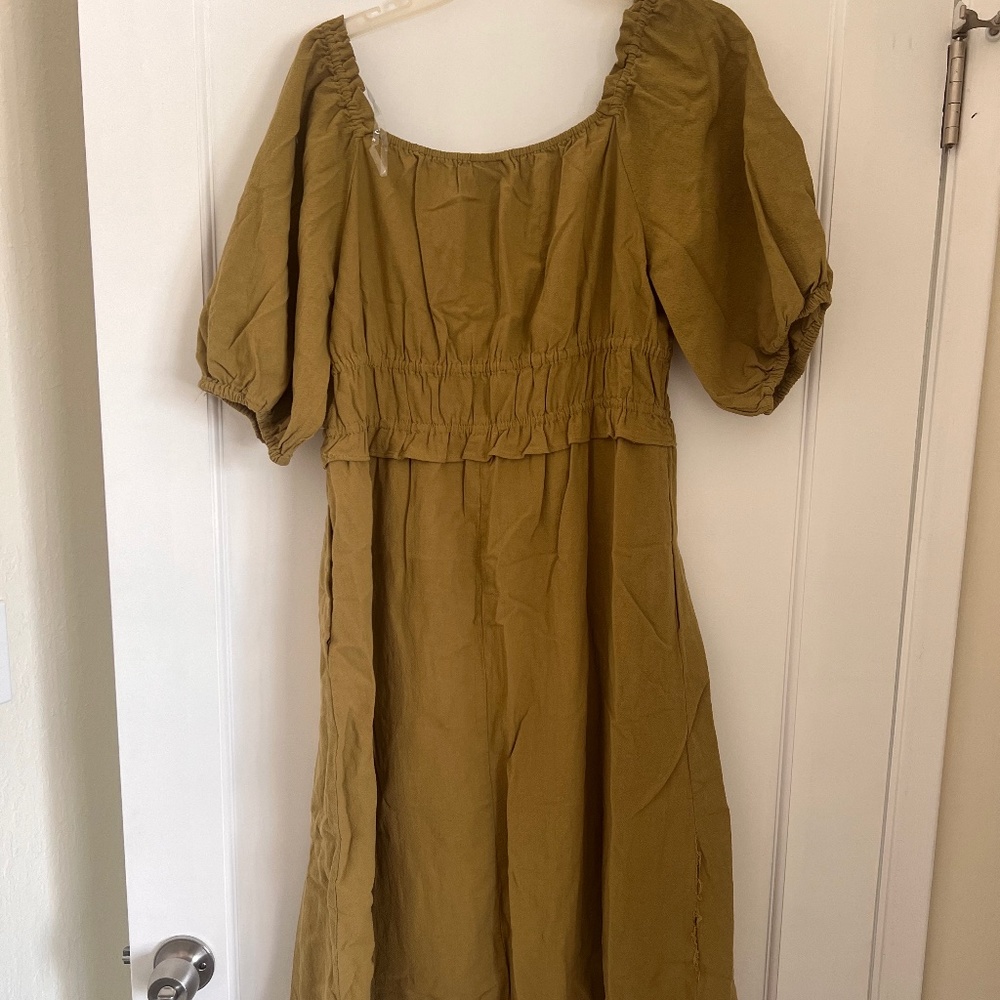 Puff sleeve dress (with tags)